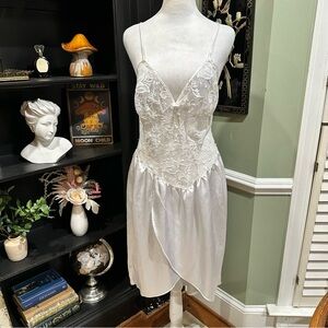 Vintage “Design by Faris” White Lace & Satin Slip Dress – Size Large